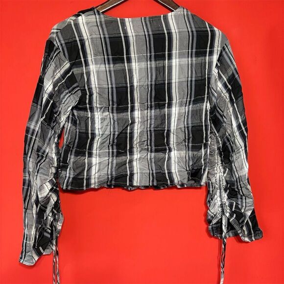 Urban Outfitters XS Black Plaid Cropped Blouse - Picture 3 of 8